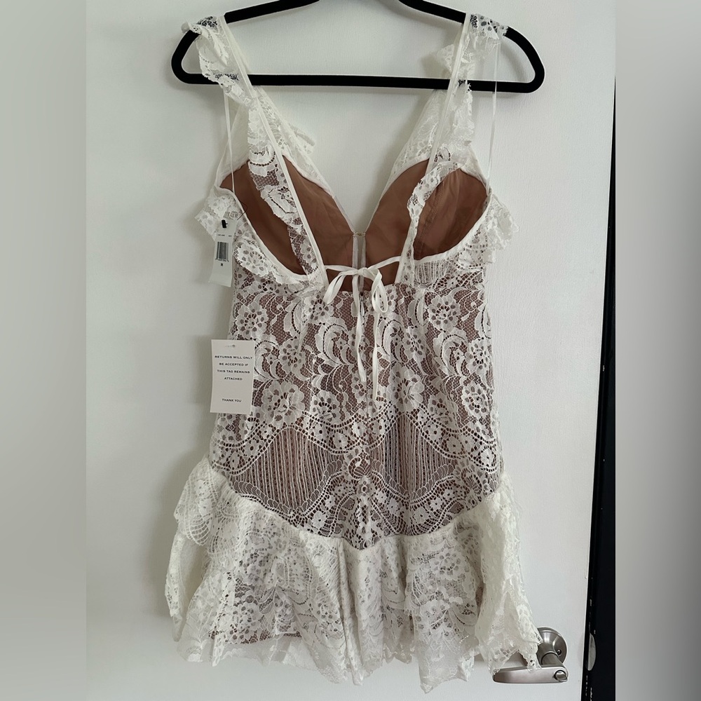For love and lemons white lace mini dress sz M nwt - Picture 2 of 4